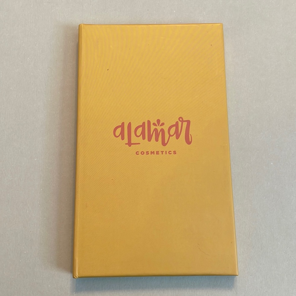 Alamar Cosmetics Reina Del Caribe Eyeshadow Palette Volume 1
